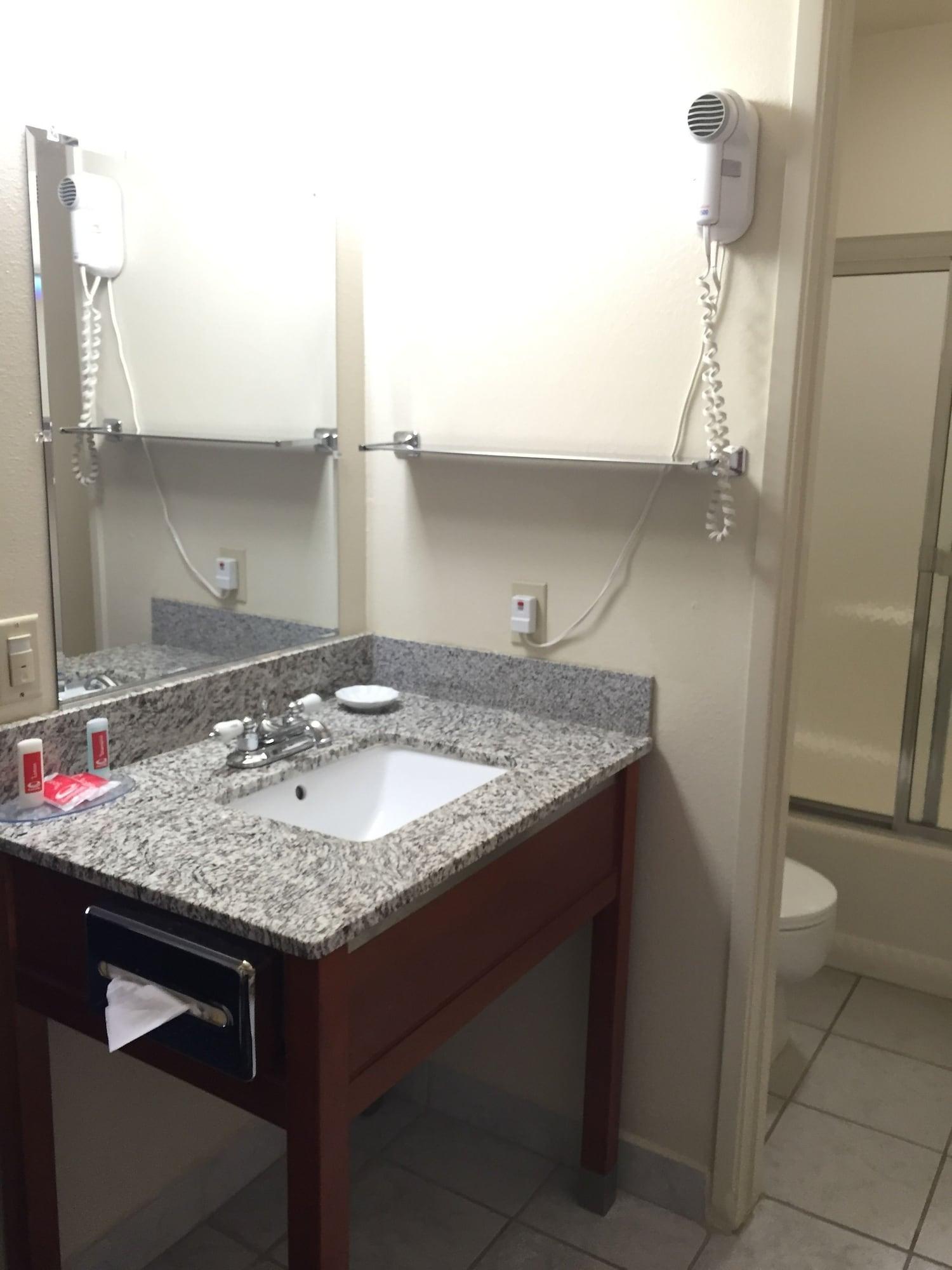 Days Inn By Wyndham Ridgecrest Near China Lake Naval Station Экстерьер фото