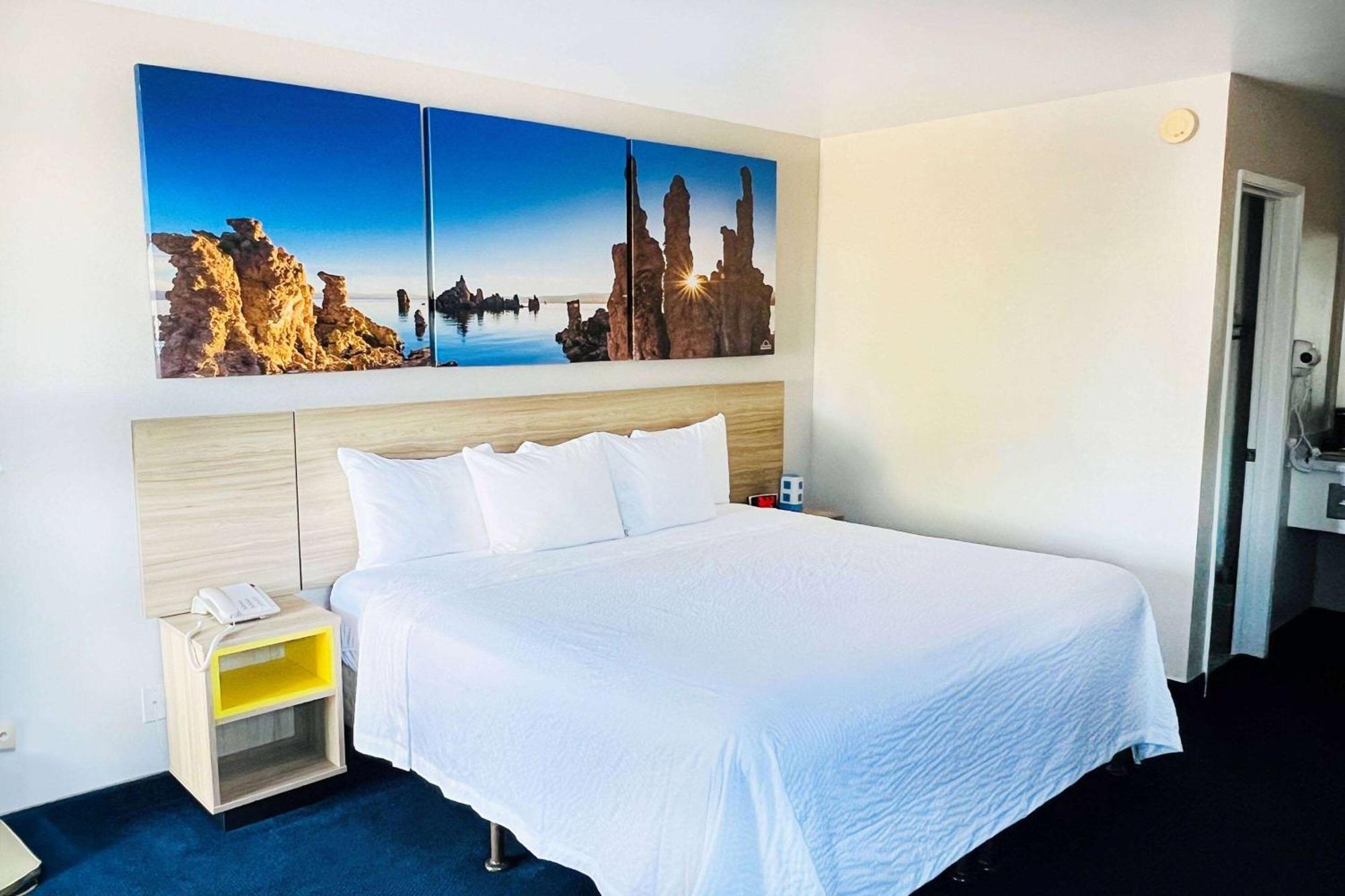 Days Inn By Wyndham Ridgecrest Near China Lake Naval Station Экстерьер фото