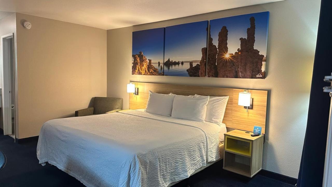 Days Inn By Wyndham Ridgecrest Near China Lake Naval Station Экстерьер фото